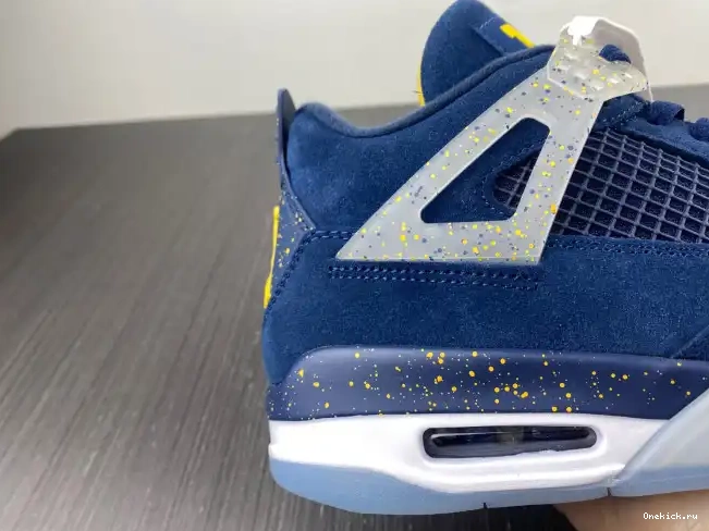 One Kick AJ4-1036660 Retro Michigan Air (PE) Jordan 4 0611